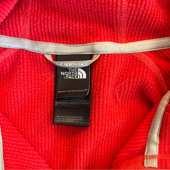 The North Face Women’s Zip Up Hoodie (M) - Picture 3 of 9
